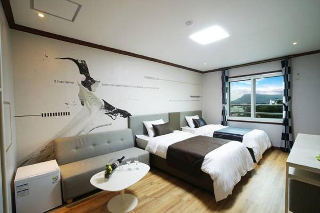 Seongsan Aqua Beach Hotel Seogwipo Room photo