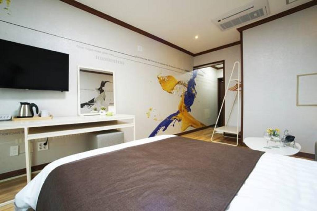 Seongsan Aqua Beach Hotel Seogwipo Room photo