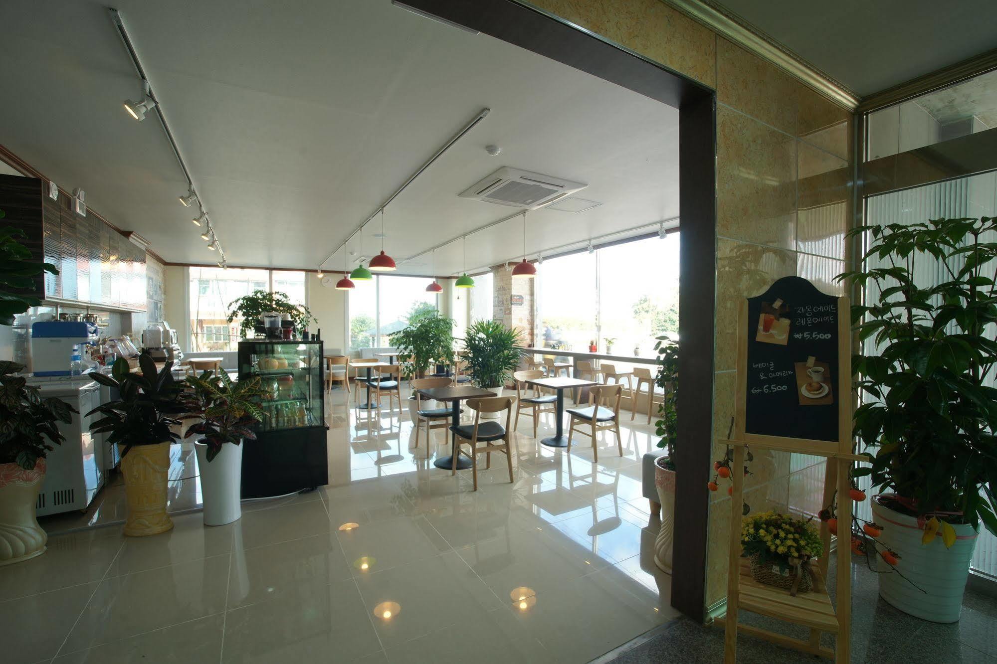 Seongsan Aqua Beach Hotel Seogwipo Exterior photo